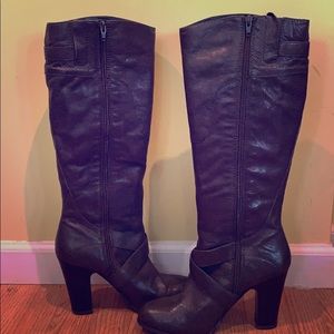 Heeled boots